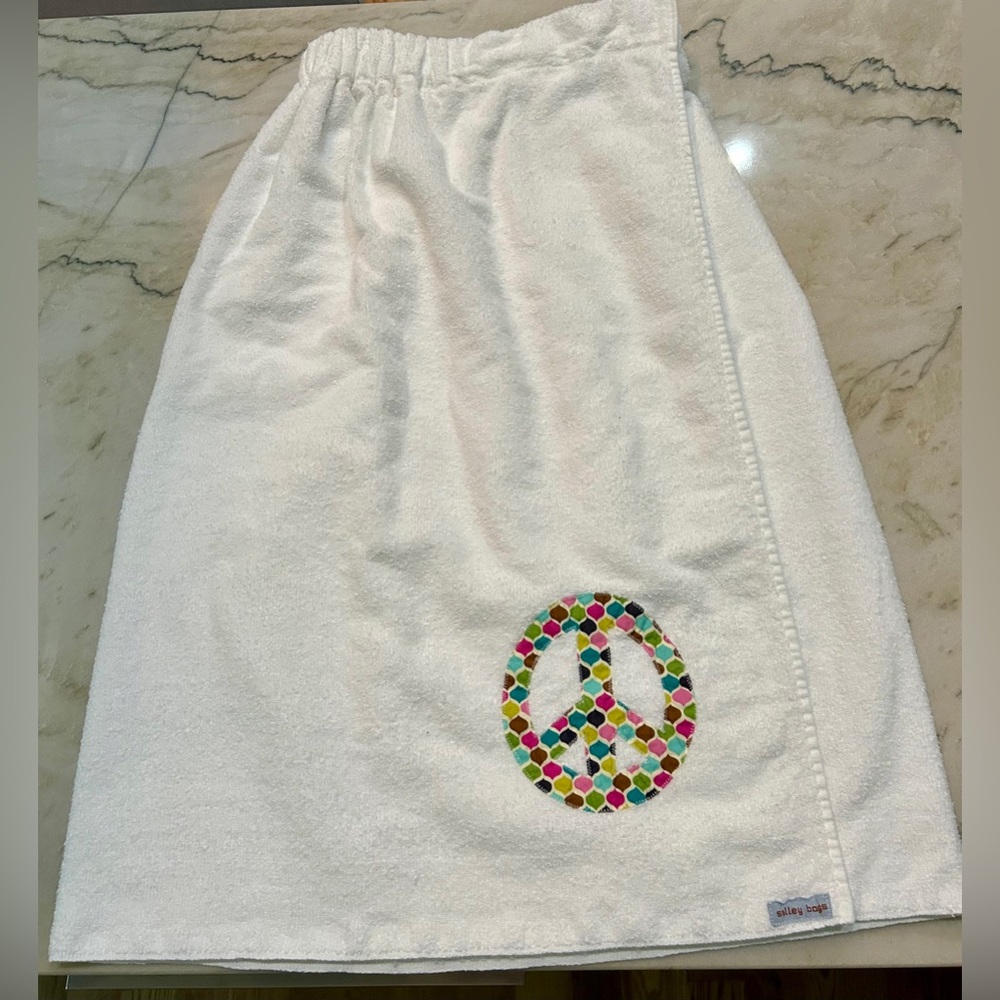Towel wrap- white with peace sign